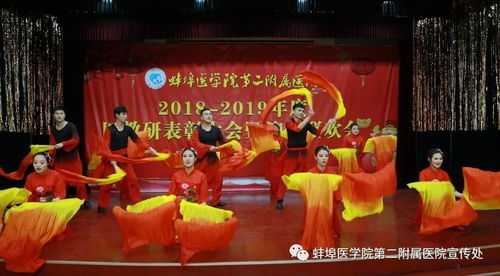 (歌曲欢乐激情词曲)亲朋欢乐激斗：欢声笑语中展开激烈角逐，友情与热血同在